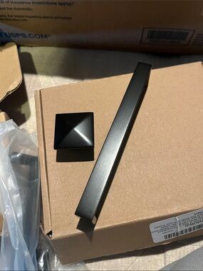 NWT Matte Black Cabinet 6 Pulls and 4 Pyramid Knob Set